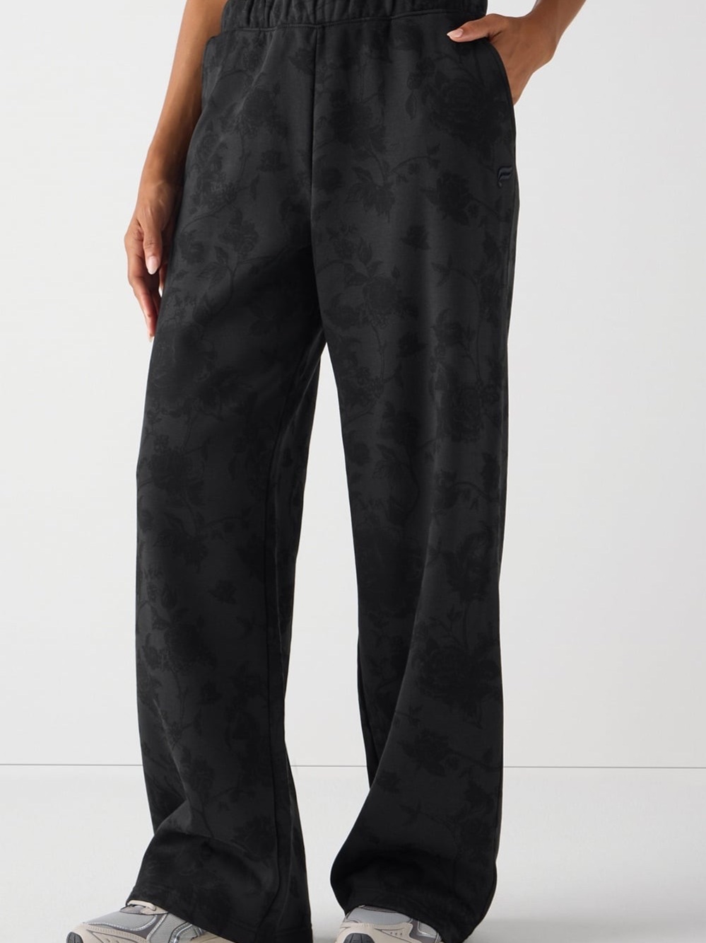 Fabletics- Cozy Fleece Wide leg Sweats - L